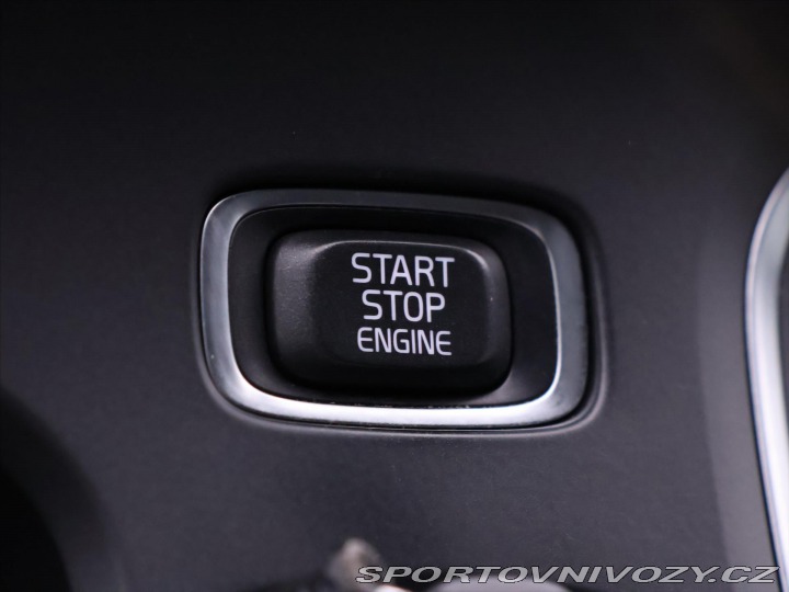 Volvo V40 2,0 D4 140kW CZ R design 2015