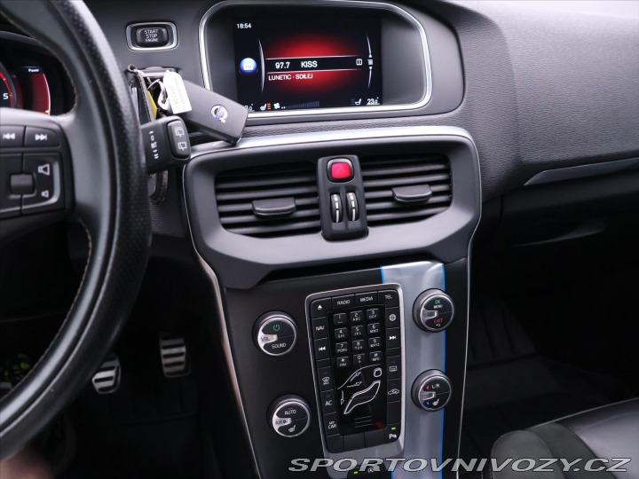Volvo V40 2,0 D4 140kW CZ R design 2015