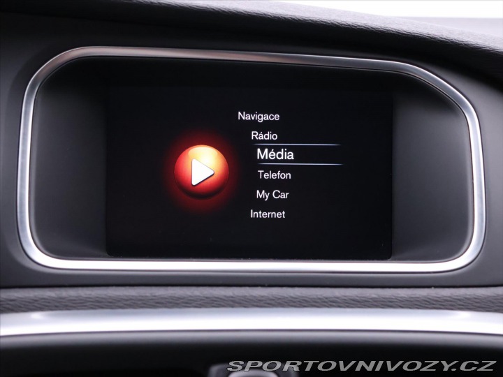 Volvo V40 2,0 D4 140kW CZ R design 2015