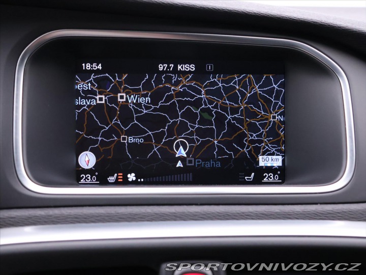 Volvo V40 2,0 D4 140kW CZ R design 2015