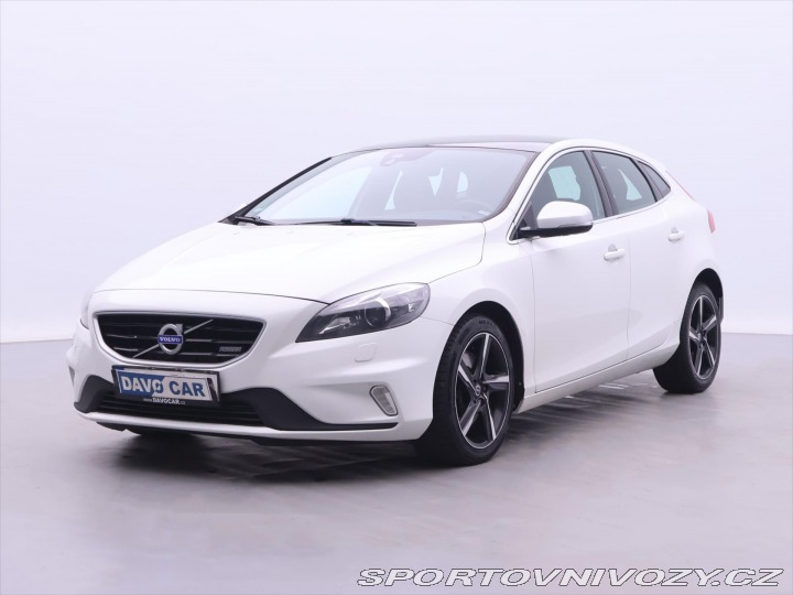 Volvo V40 2,0 D4 140kW CZ R design 2015