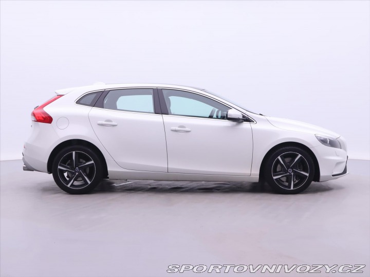 Volvo V40 2,0 D4 140kW CZ R design 2015