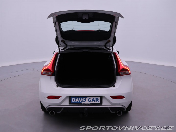 Volvo V40 2,0 D4 140kW CZ R design 2015