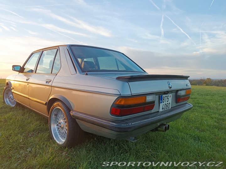 BMW 5 E28/M5 1988