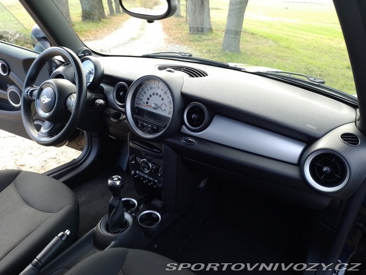 Mini One 1.6i /72 kW/. 2013