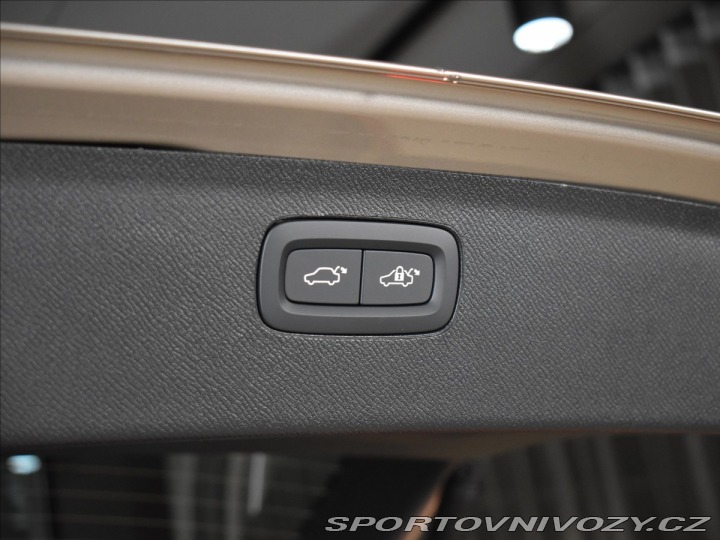 Volvo Ostatní modely XC90 2,0 T8 AWD Ultra Bright 2025