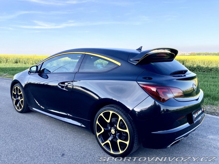 Opel Astra OPC 2,0 Turbo 206kW 2012