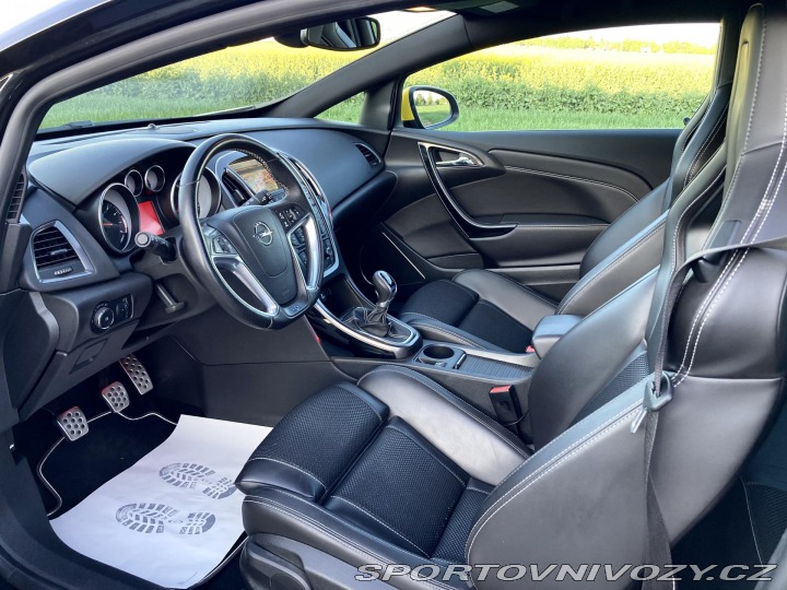 Opel Astra OPC 2,0 Turbo 206kW 2012
