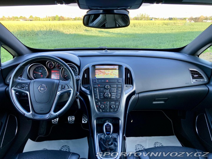 Opel Astra OPC 2,0 Turbo 206kW 2012