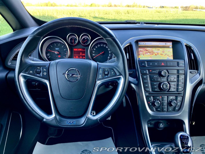 Opel Astra OPC 2,0 Turbo 206kW 2012
