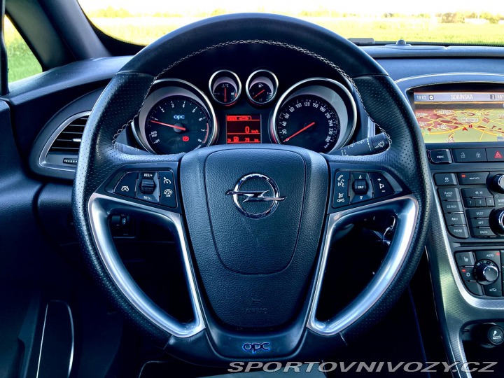 Opel Astra OPC 2,0 Turbo 206kW 2012