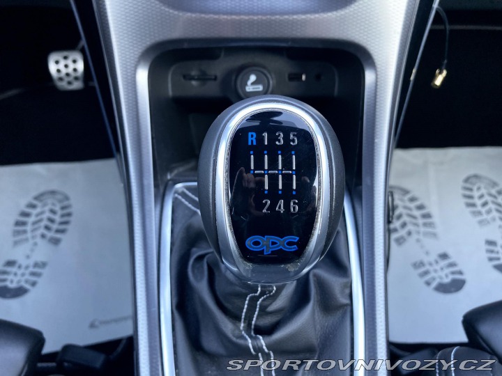 Opel Astra OPC 2,0 Turbo 206kW 2012