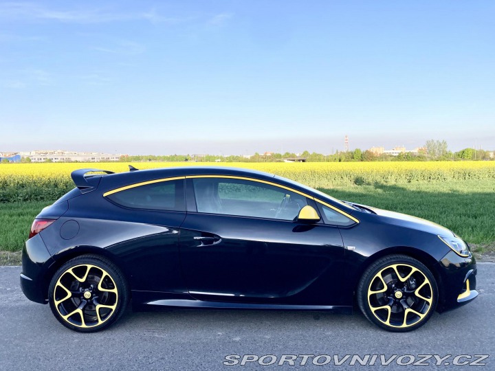 Opel Astra OPC 2,0 Turbo 206kW 2012