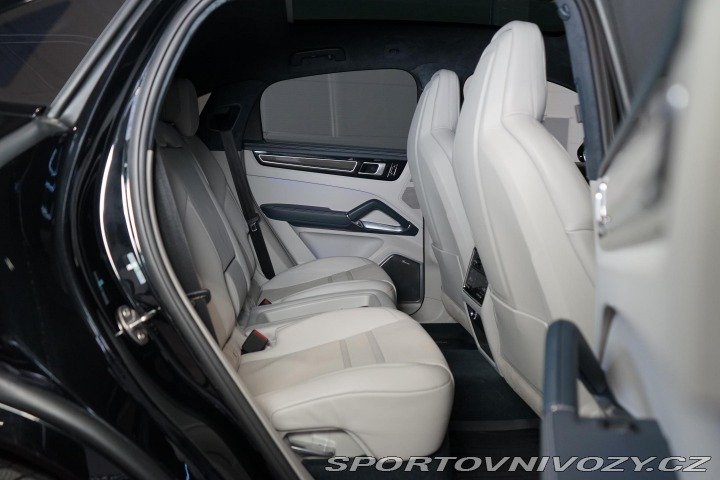 Porsche Cayenne Turbo Coupé Burmester Zár 2019