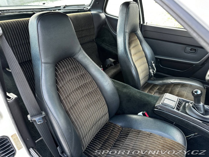 Porsche 924 924S 1986