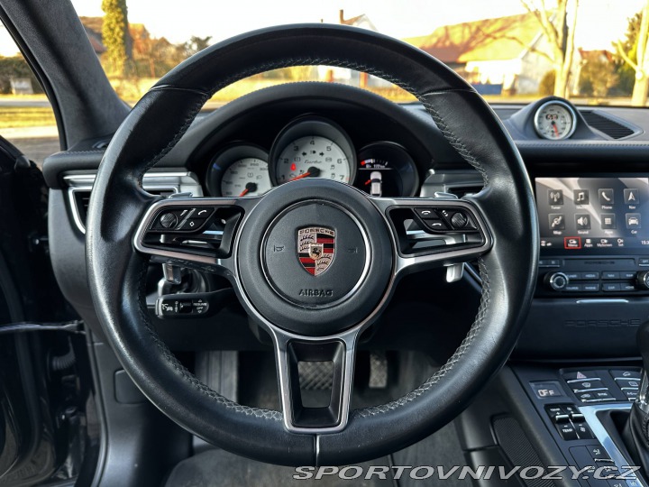 Porsche Macan Turbo 2016