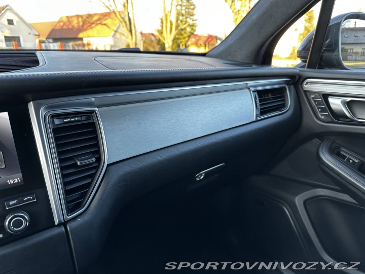 Porsche Macan Turbo 2016