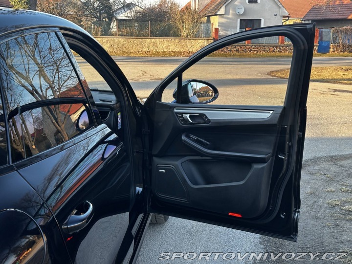 Porsche Macan Turbo 2016