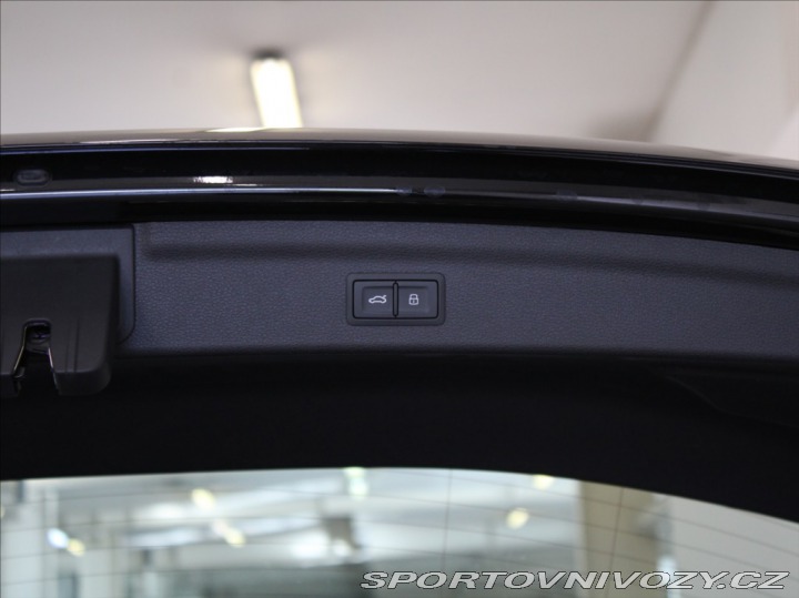 Audi Ostatní modely Q3 1,5 35TFSi S-Line MMI Bez 2025