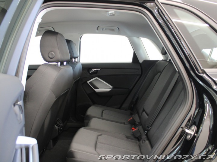 Audi Ostatní modely Q3 1,5 35TFSi S-Line MMI Bez 2025