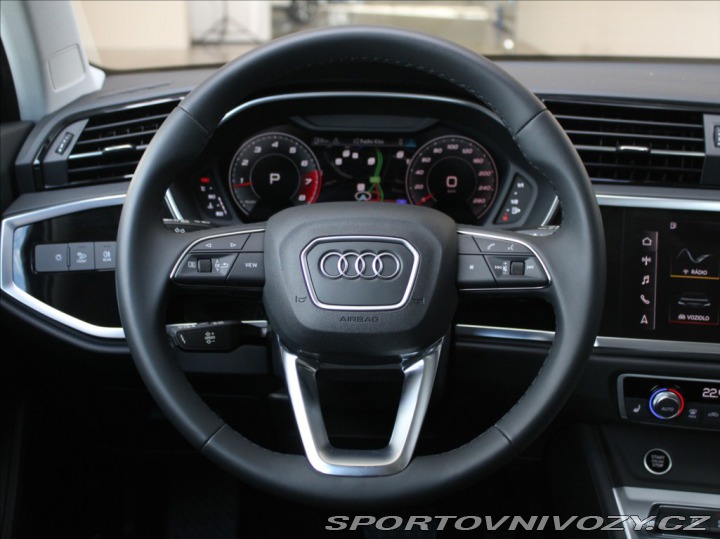 Audi Ostatní modely Q3 1,5 35TFSi S-Line MMI Bez 2025