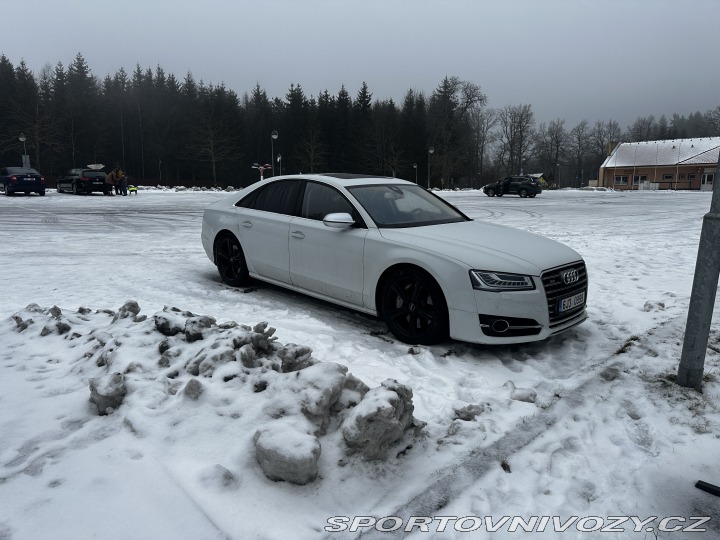 Audi S8 2015