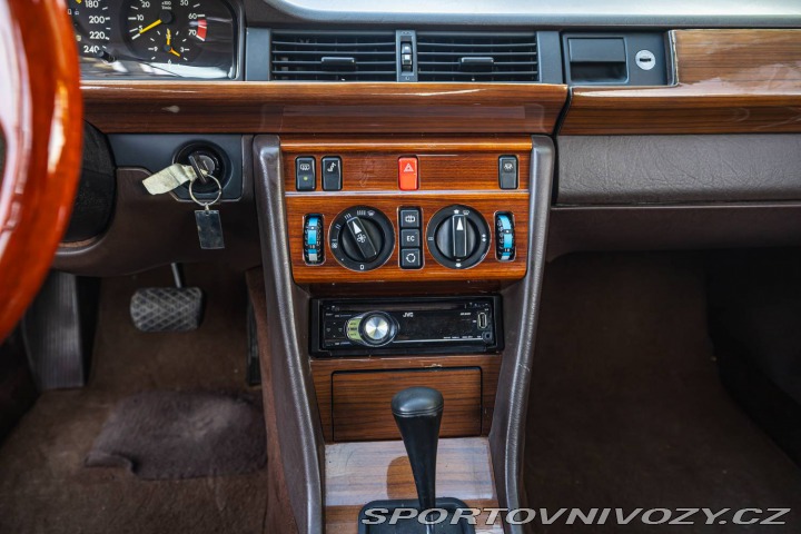 Mercedes-Benz C W124 300 CE 1989
