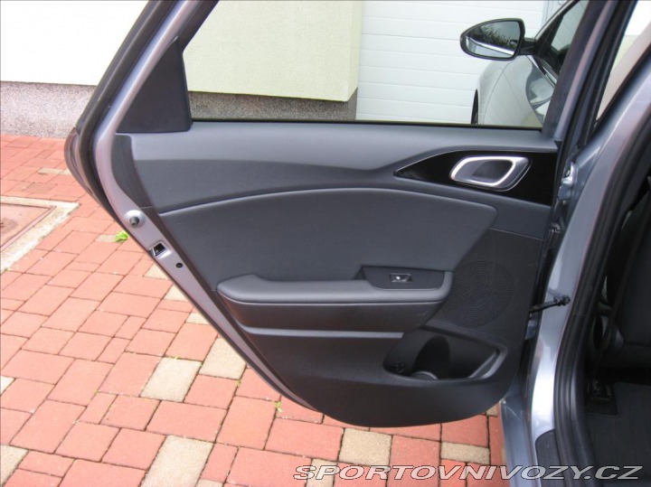 Kia Ostatní modely Ceed 1,5 T-GDI 160PS Edice 30 2024