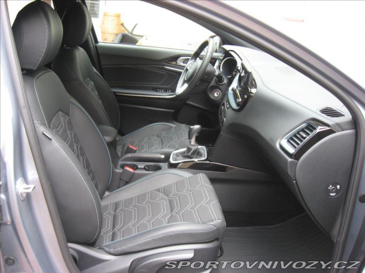 Kia Ostatní modely Ceed 1,5 T-GDI 160PS Edice 30 2024