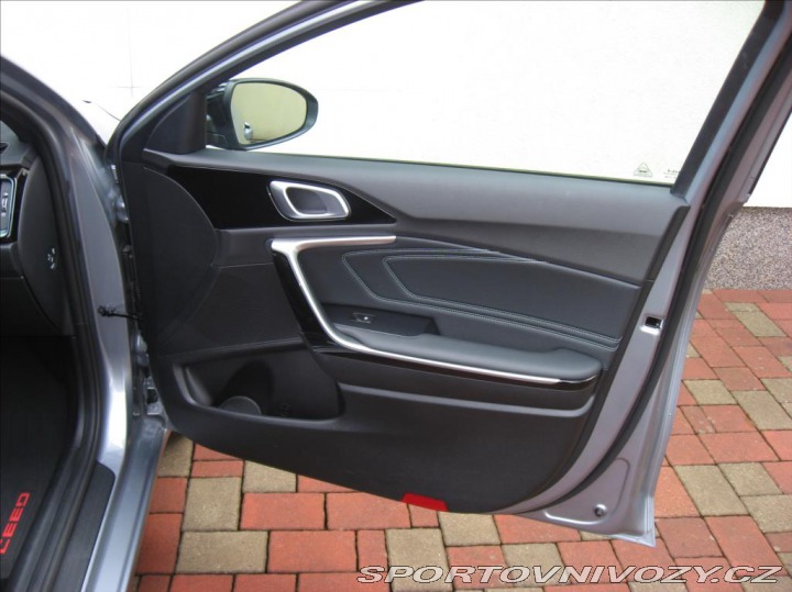 Kia Ostatní modely Ceed 1,5 T-GDI 160PS Edice 30 2024
