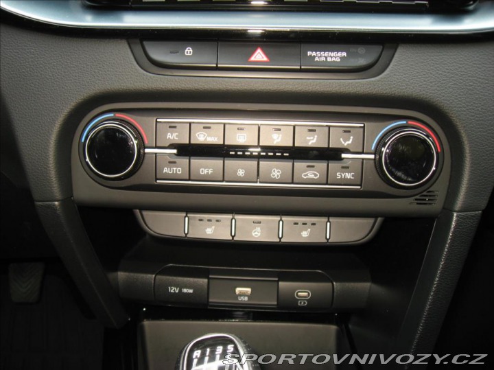 Kia Ostatní modely Ceed 1,5 T-GDI 160PS Edice 30 2024