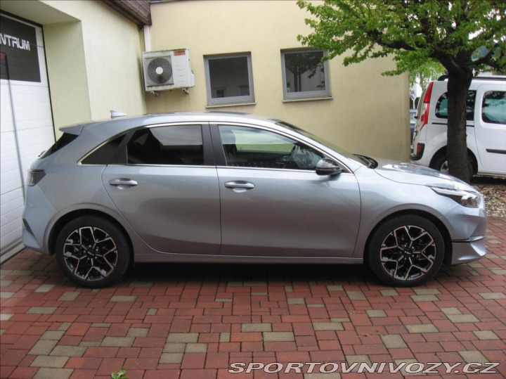 Kia Ostatní modely Ceed 1,5 T-GDI 160PS Edice 30 2024
