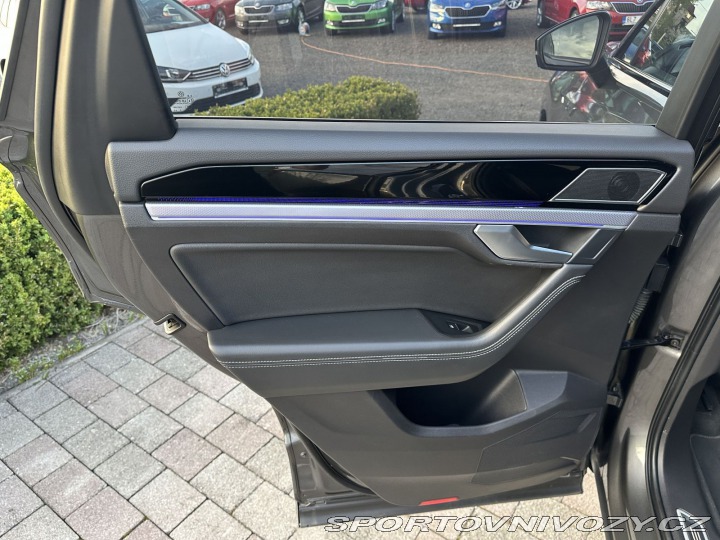 Volkswagen Ostatní modely Touareg 4,0TDI 310kw R-Line TAŽNÉ 2019