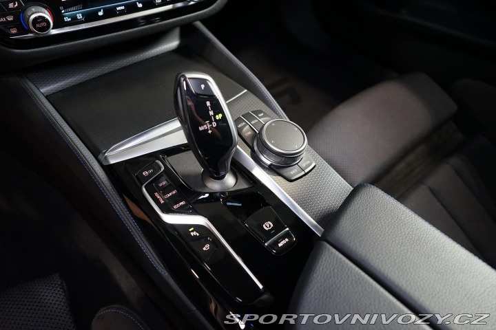 BMW 5 M550ix 390kW H/K Tažné 36 2021