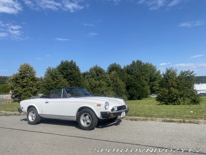 Fiat 124 Spider 2,0 / 77 Kw 1977