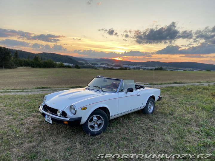 Fiat 124 Spider 2,0 / 77 Kw 1977