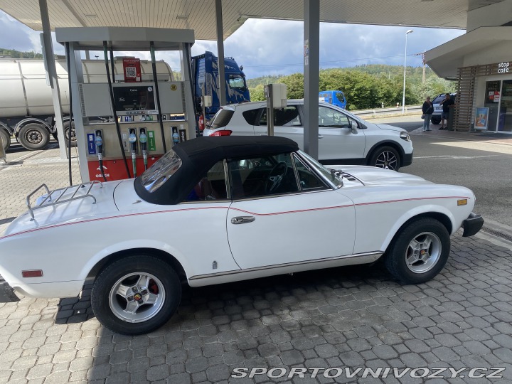Fiat 124 Spider 2,0 / 77 Kw 1977