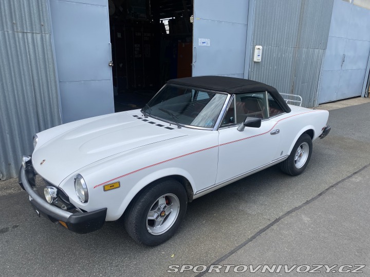Fiat 124 Spider 2,0 / 77 Kw 1977