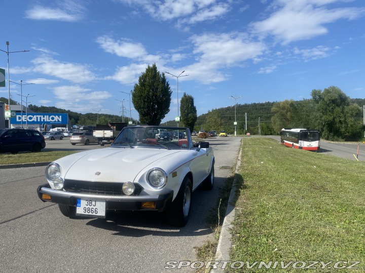Fiat 124 Spider 2,0 / 77 Kw 1977