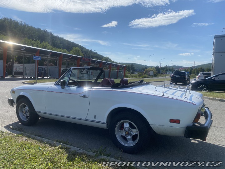 Fiat 124 Spider 2,0 aut 1977