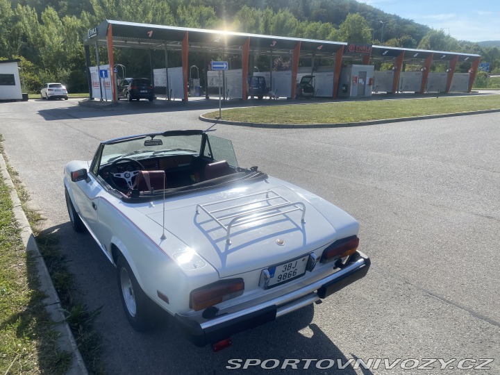 Fiat 124 Spider 2,0 / 77 Kw 1977