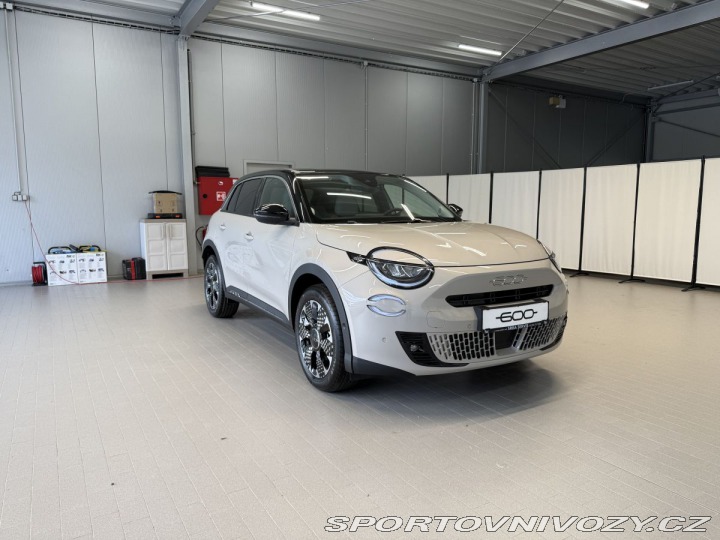 Fiat 600 La Prima BEV 54kWh 156k 2025