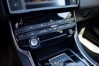 Jaguar XE  2016