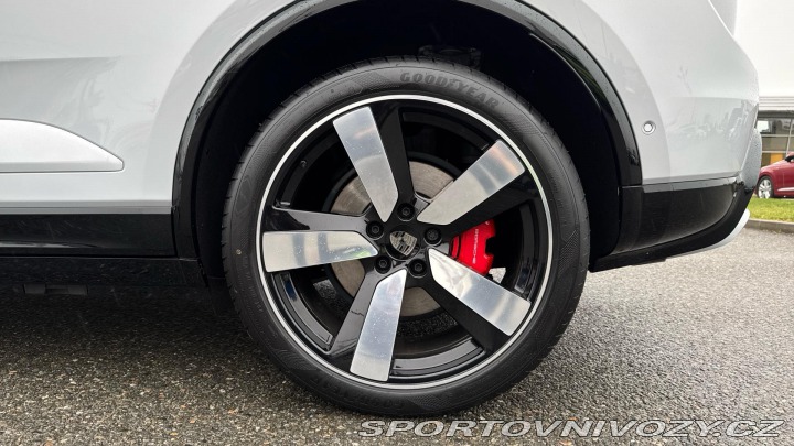 Porsche Macan Turbo 2024