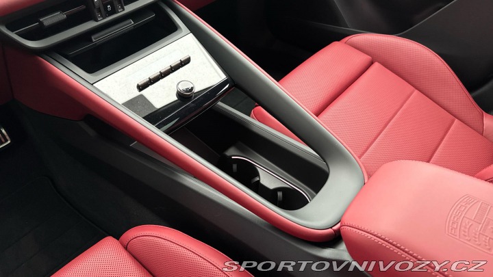 Porsche Macan Turbo 2024