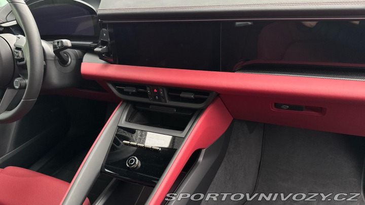 Porsche Macan Turbo 2024