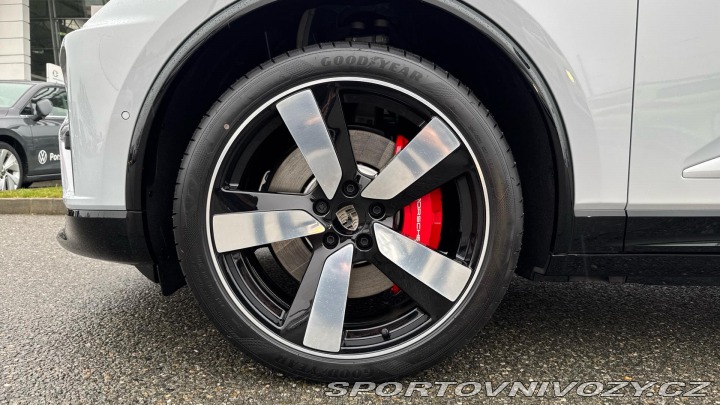 Porsche Macan Turbo 2024