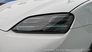 Porsche Macan Turbo 2024
