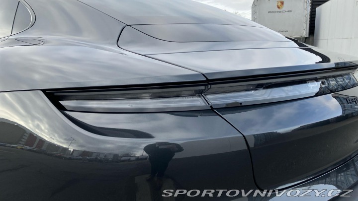Porsche Taycan 2025