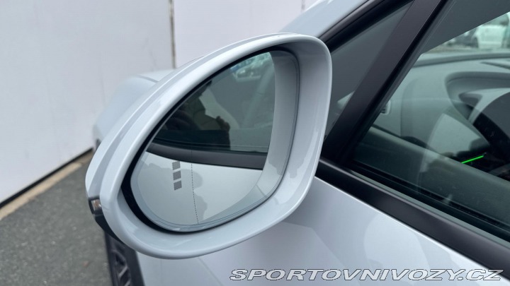 Porsche Macan  2025